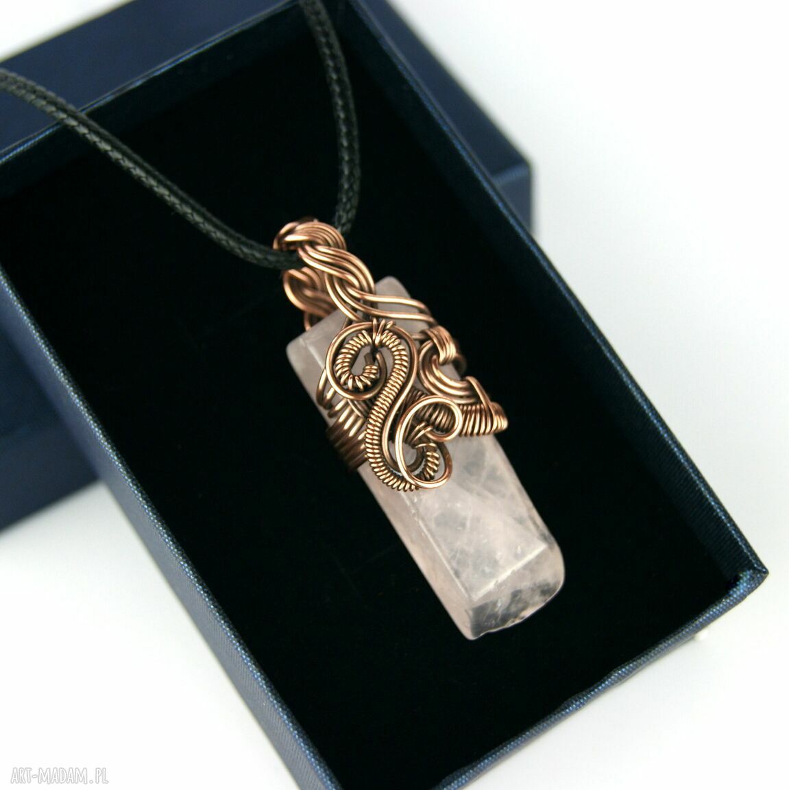 Wisiorek z różowym kwarcem - miedziany wire wrapping