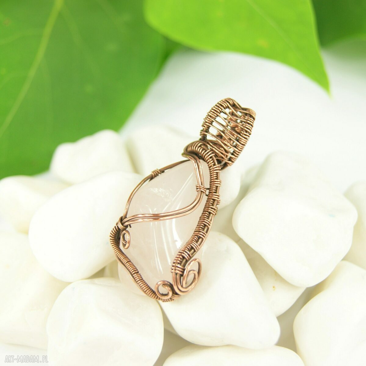 Wisiorek z różowym kwarcem - miedziana oprawa wire wrapping
