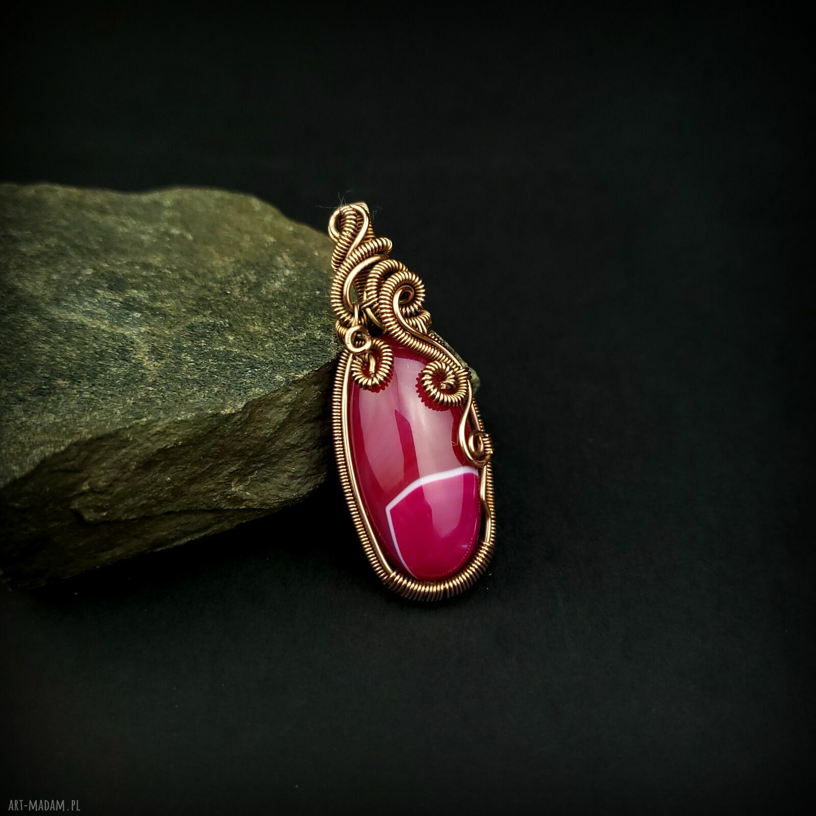 Wisiorek z różowym agatem - ręcznie robiony wire wrapping