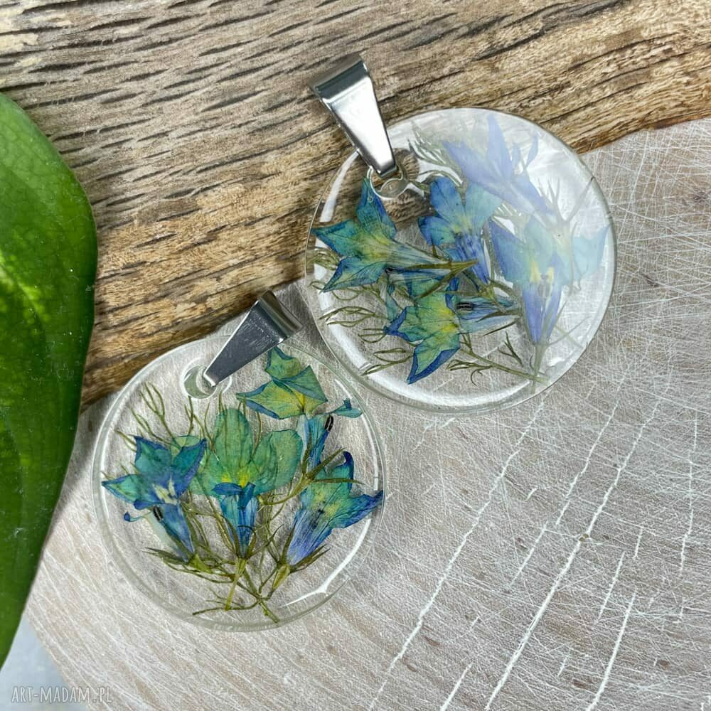 Wisiorek z ruelią w żywicy - botaniczny handmade