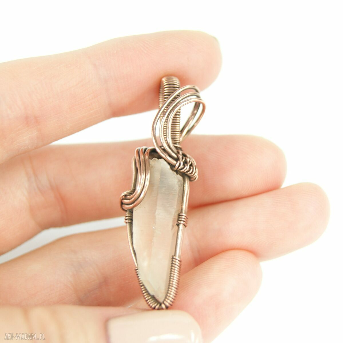 Wisiorek z surowym kryształem górskim - wire wrapping z miedzi
