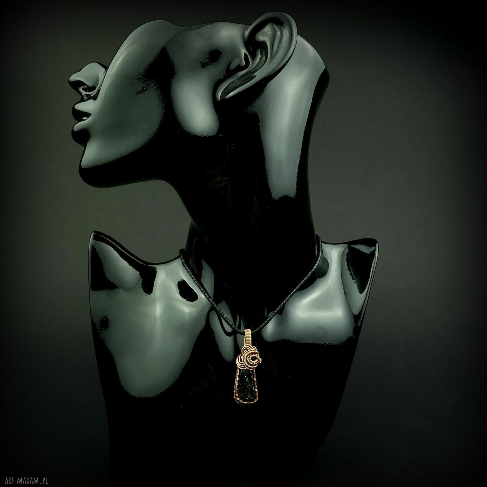 Wisiorek z turmalinem - wire wrapping z miedzi