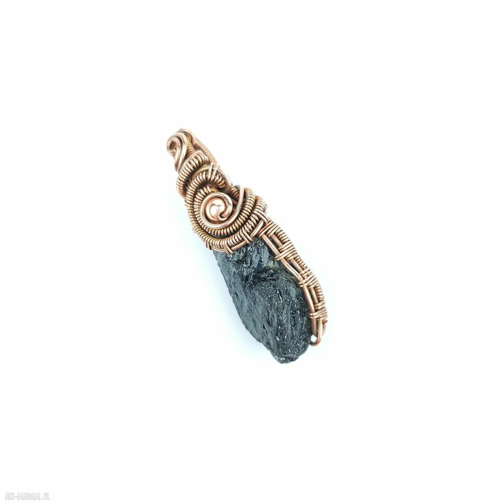 Wisiorek z turmalinem - ręcznie robiony wire wrapping z miedzią i hematytem
