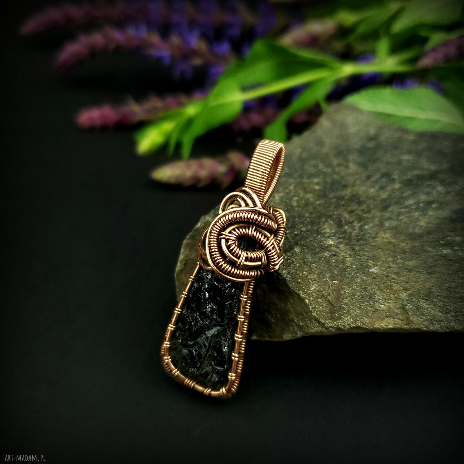 Wisiorek z turmalinem - wire wrapping z miedzi