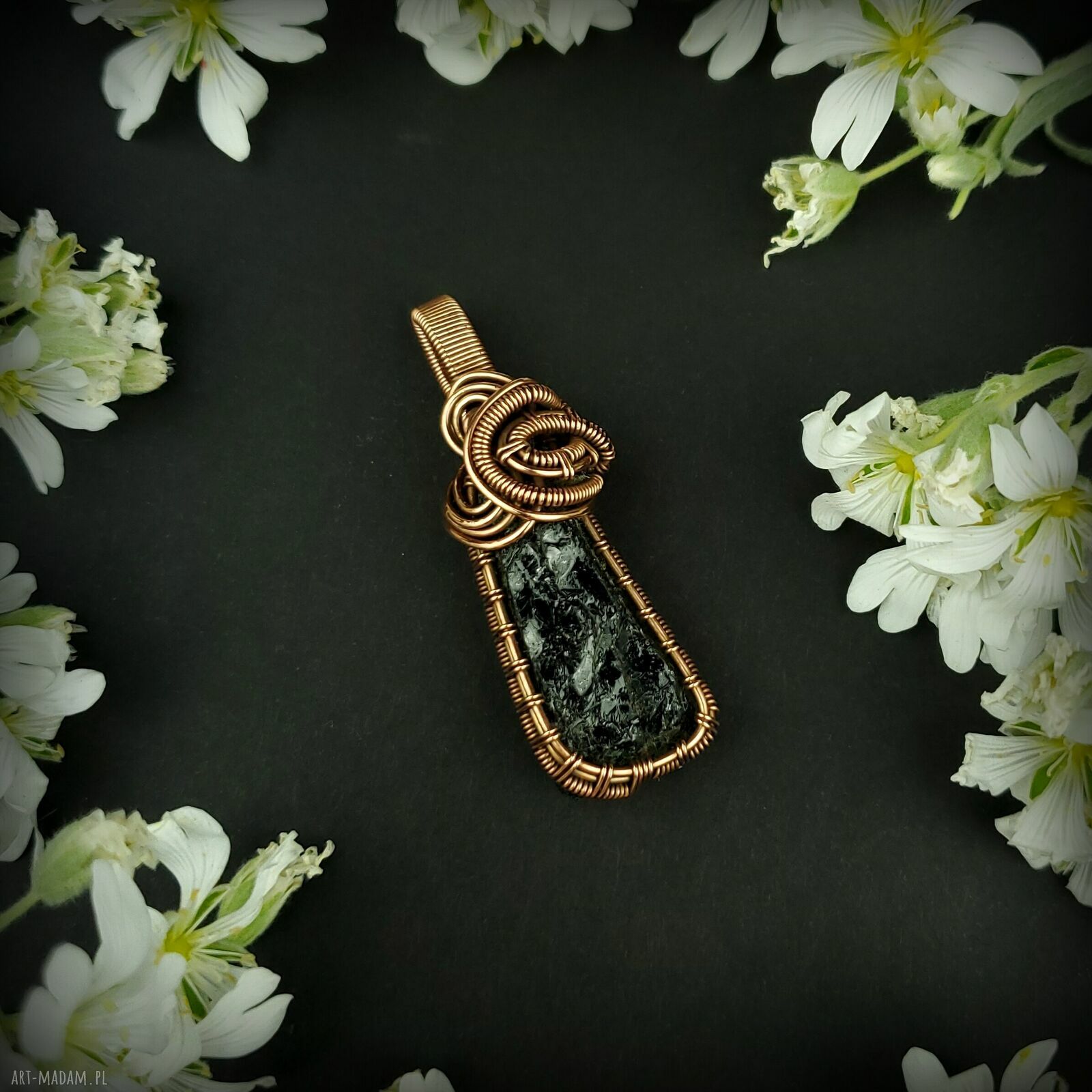 Wisiorek z turmalinem - wire wrapping z miedzi
