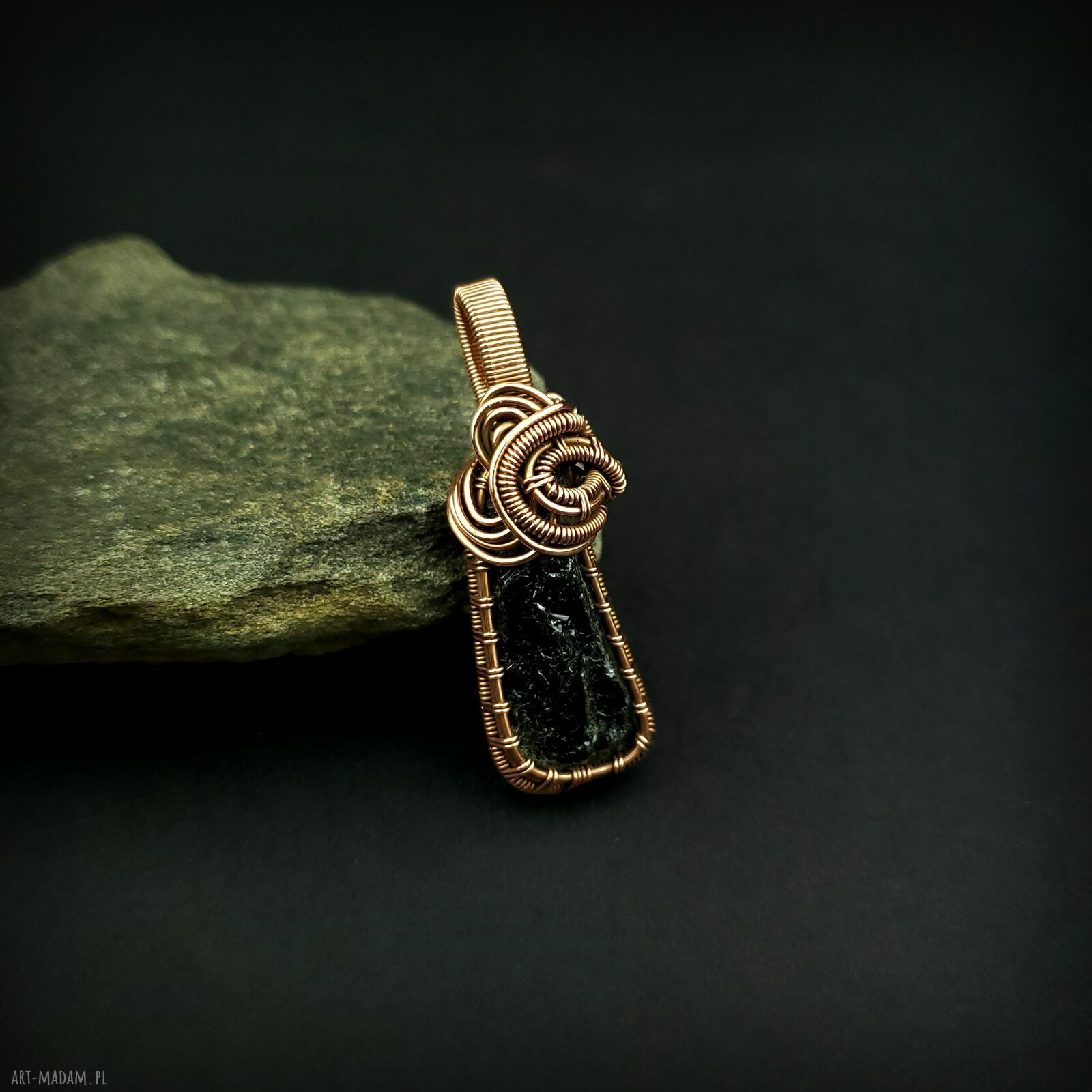Wisiorek z turmalinem - wire wrapping z miedzi