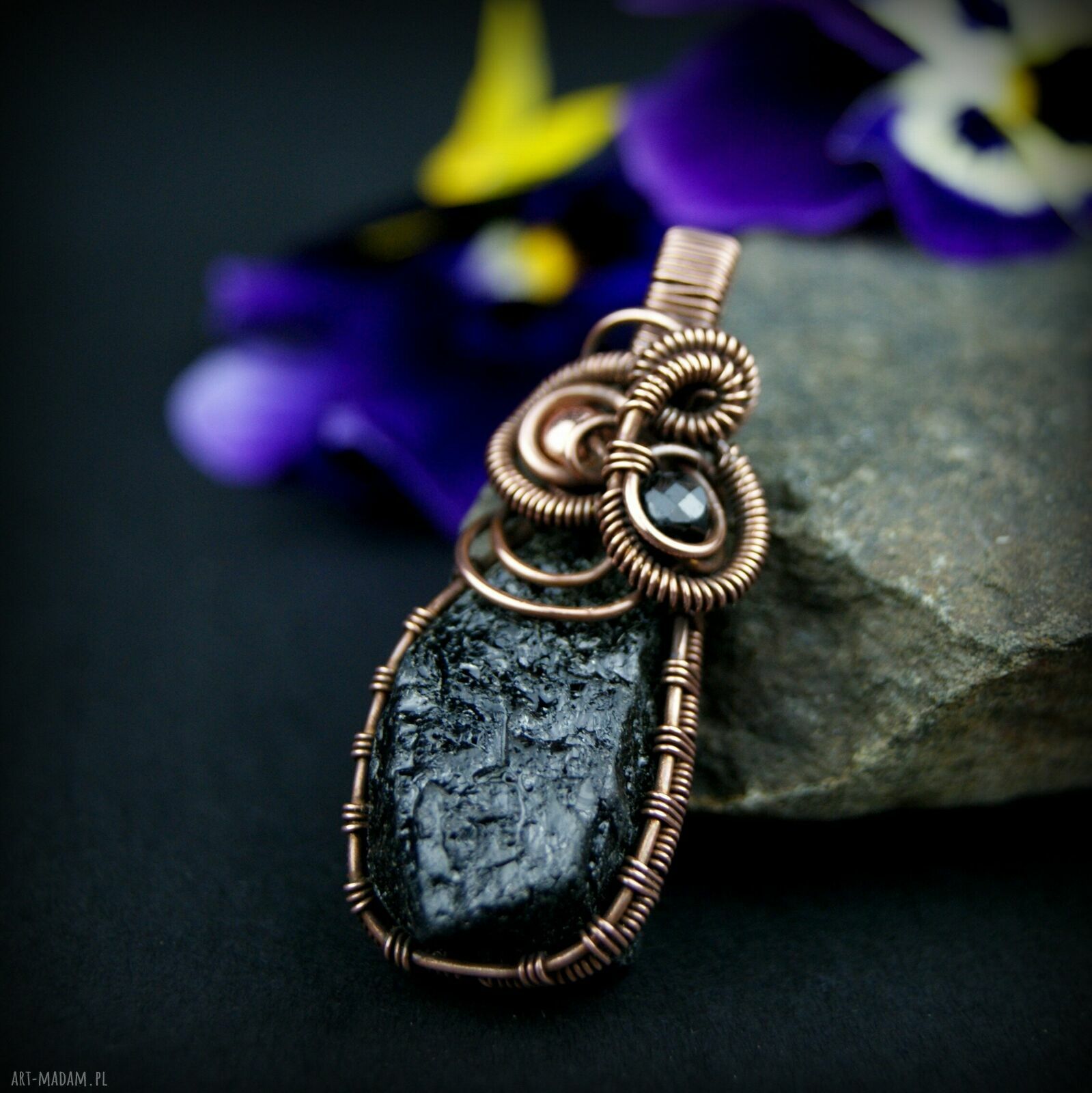 Wisiorek z turmalinem na prezent - miedziany wire wrapping