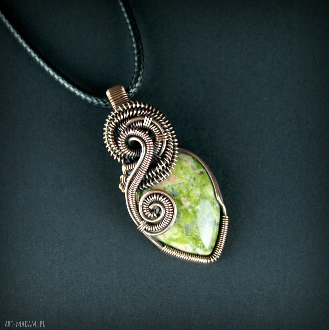 Wisiorek z unakitem - miedziany wire wrapping