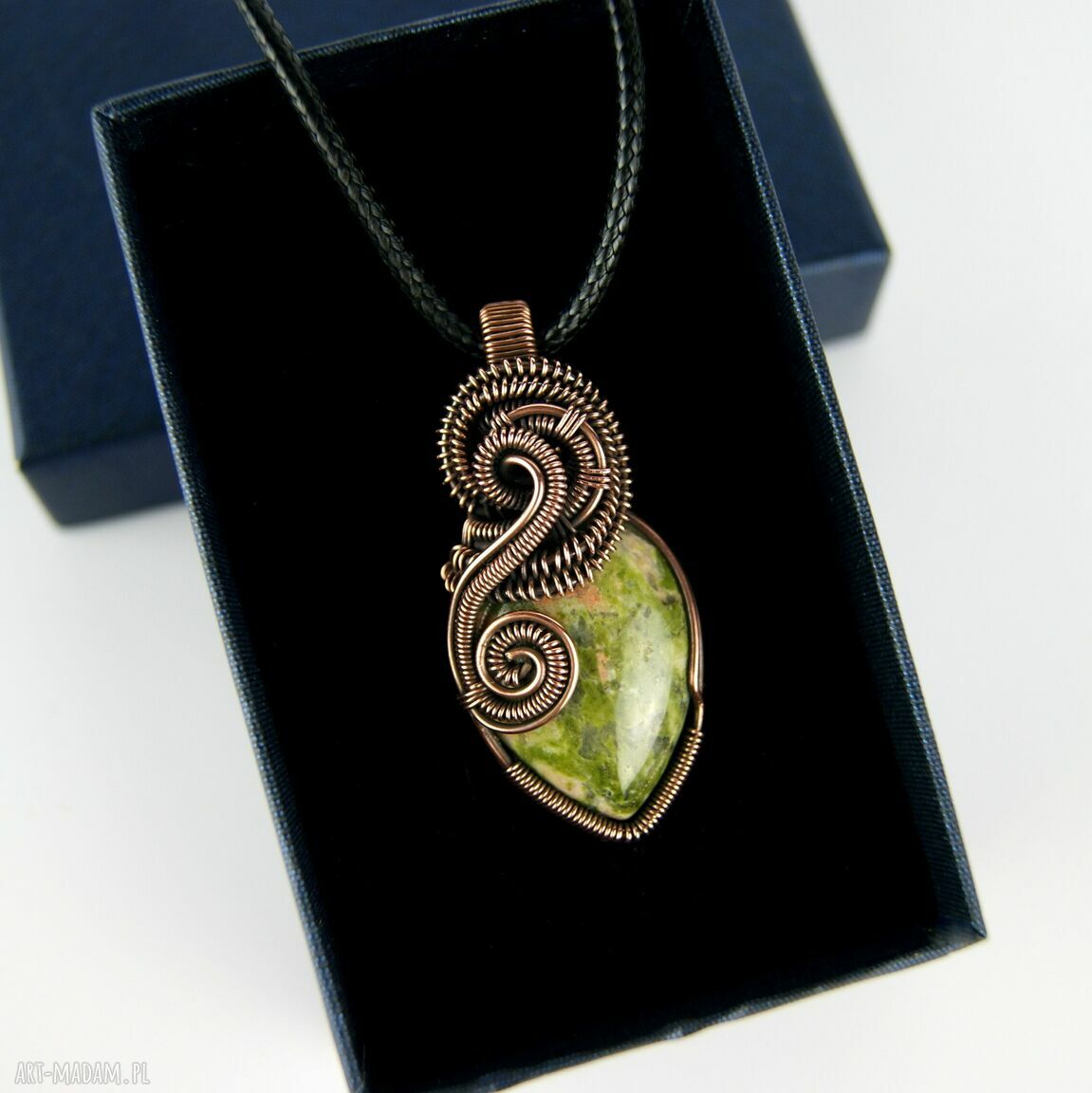 Wisiorek z unakitem - miedziany wire wrapping