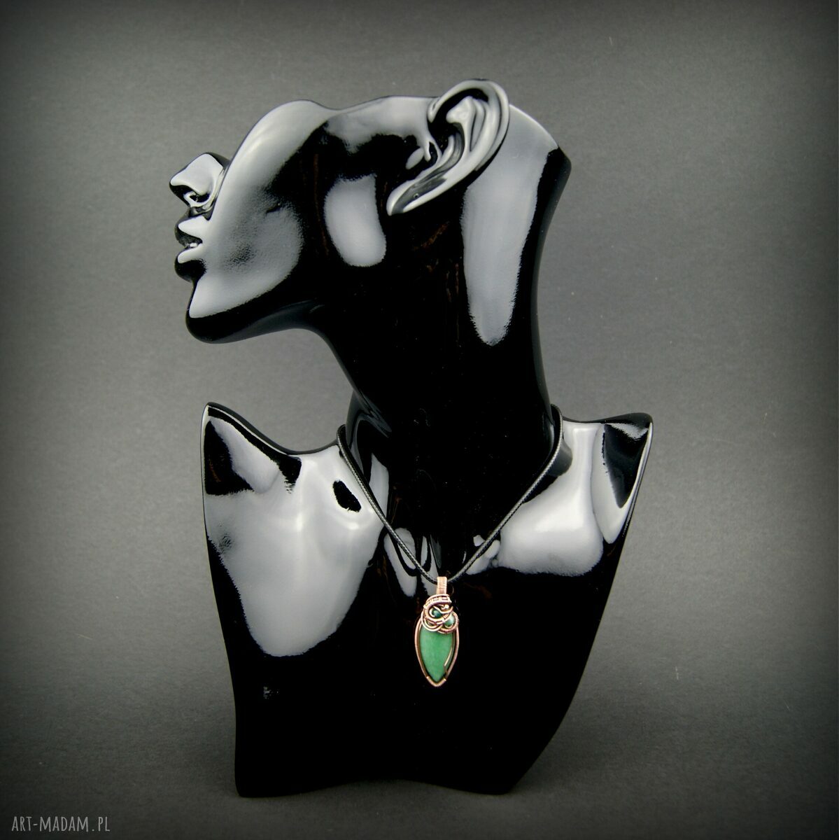 Wisiorek z zielonym agatem wire wrapping - rękodzieło