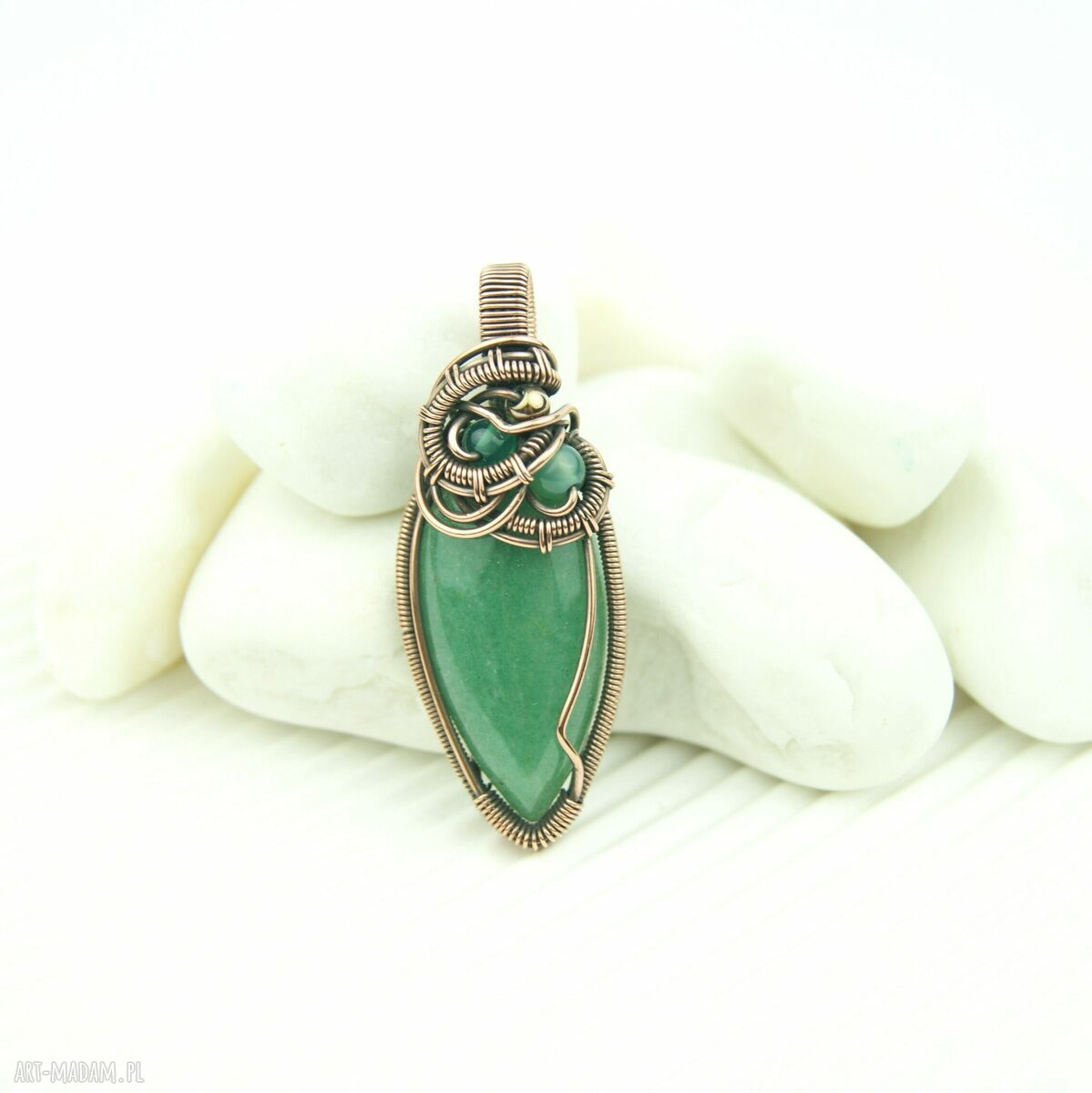 Wisiorek z zielonym agatem wire wrapping - rękodzieło