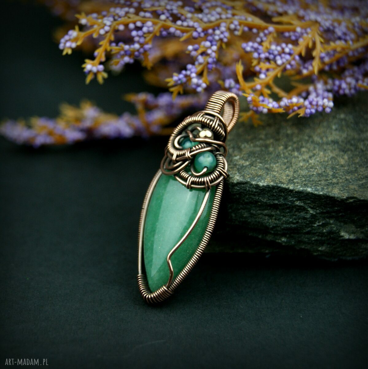 Wisiorek z zielonym agatem wire wrapping - rękodzieło