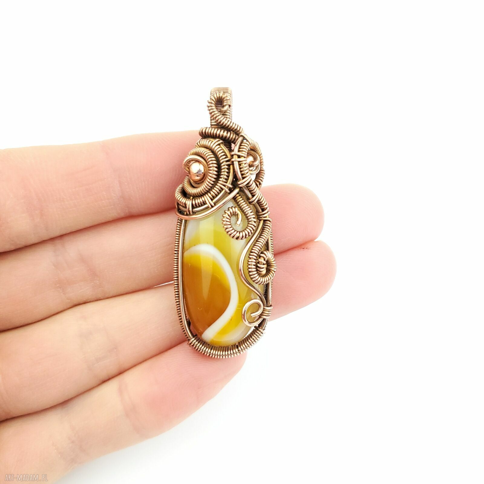 Wisiorek z żółtym agatem wire wrapping - ciepła energia w Twoim stylu