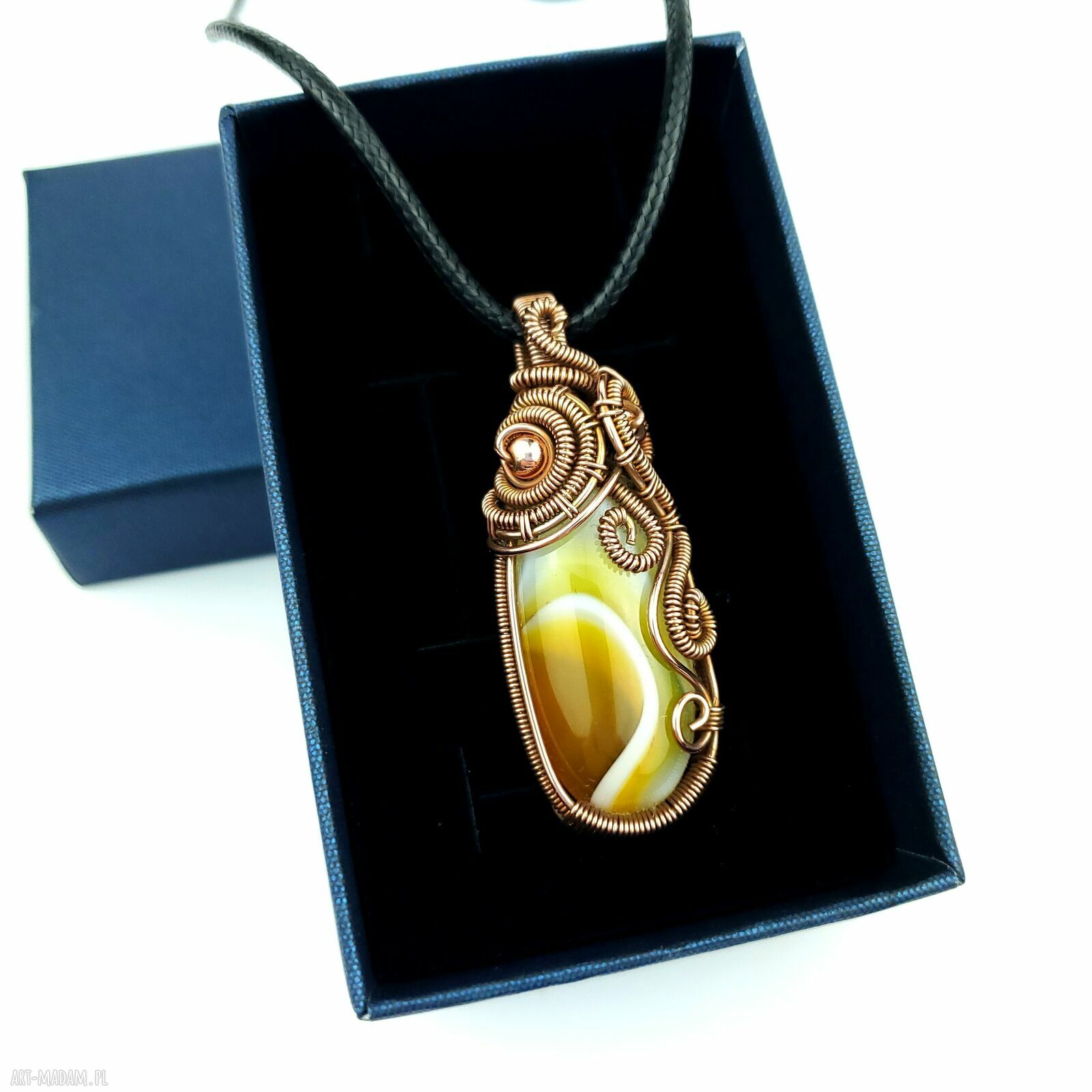 Wisiorek z żółtym agatem wire wrapping - ciepła energia w Twoim stylu