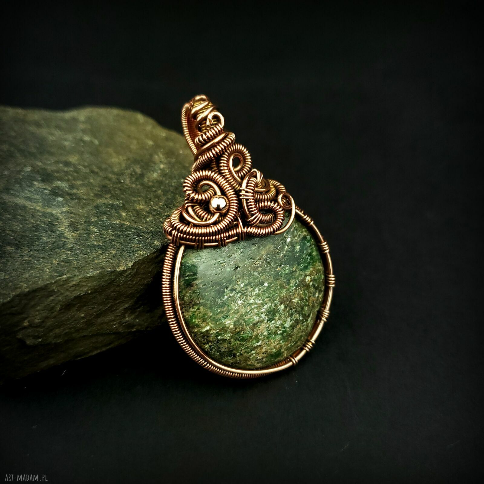 Wisiorek ze szmaragdem - duży wisior wire wrapping z miedzią i hematytem