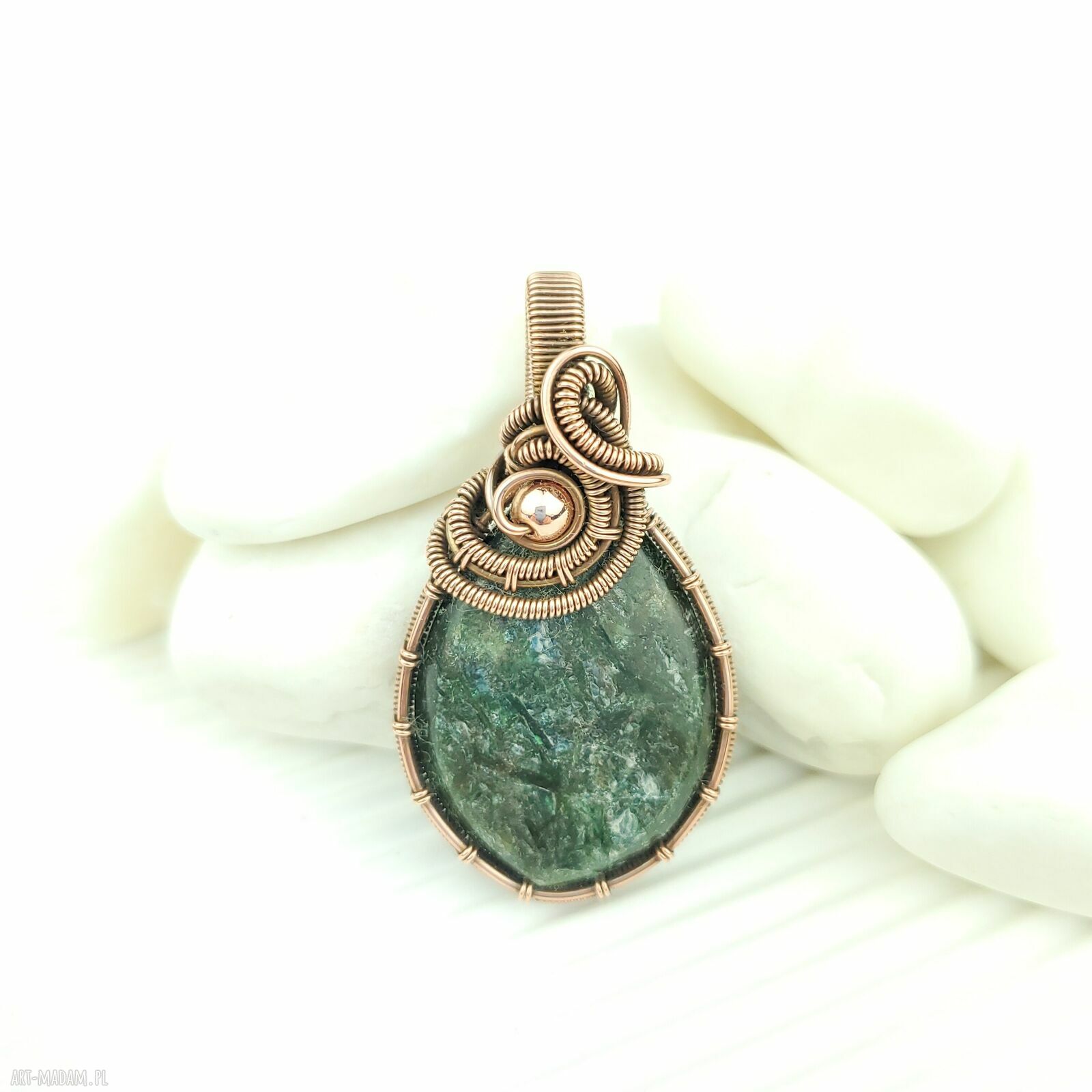 Ręcznie robiony wisiorek ze szmaragdem w miedzi (wire wrapping)