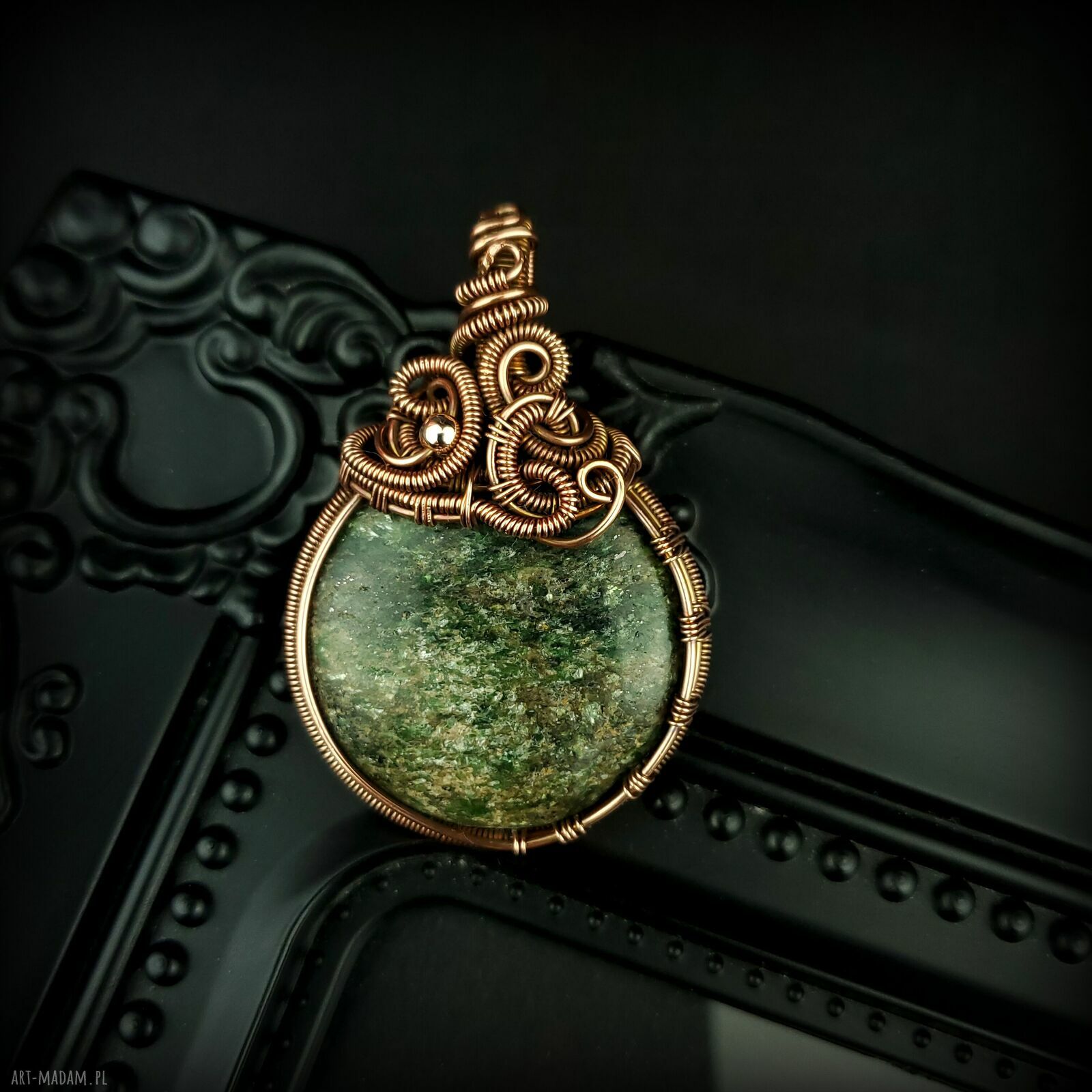 Wisiorek ze szmaragdem - duży wisior wire wrapping z miedzią i hematytem