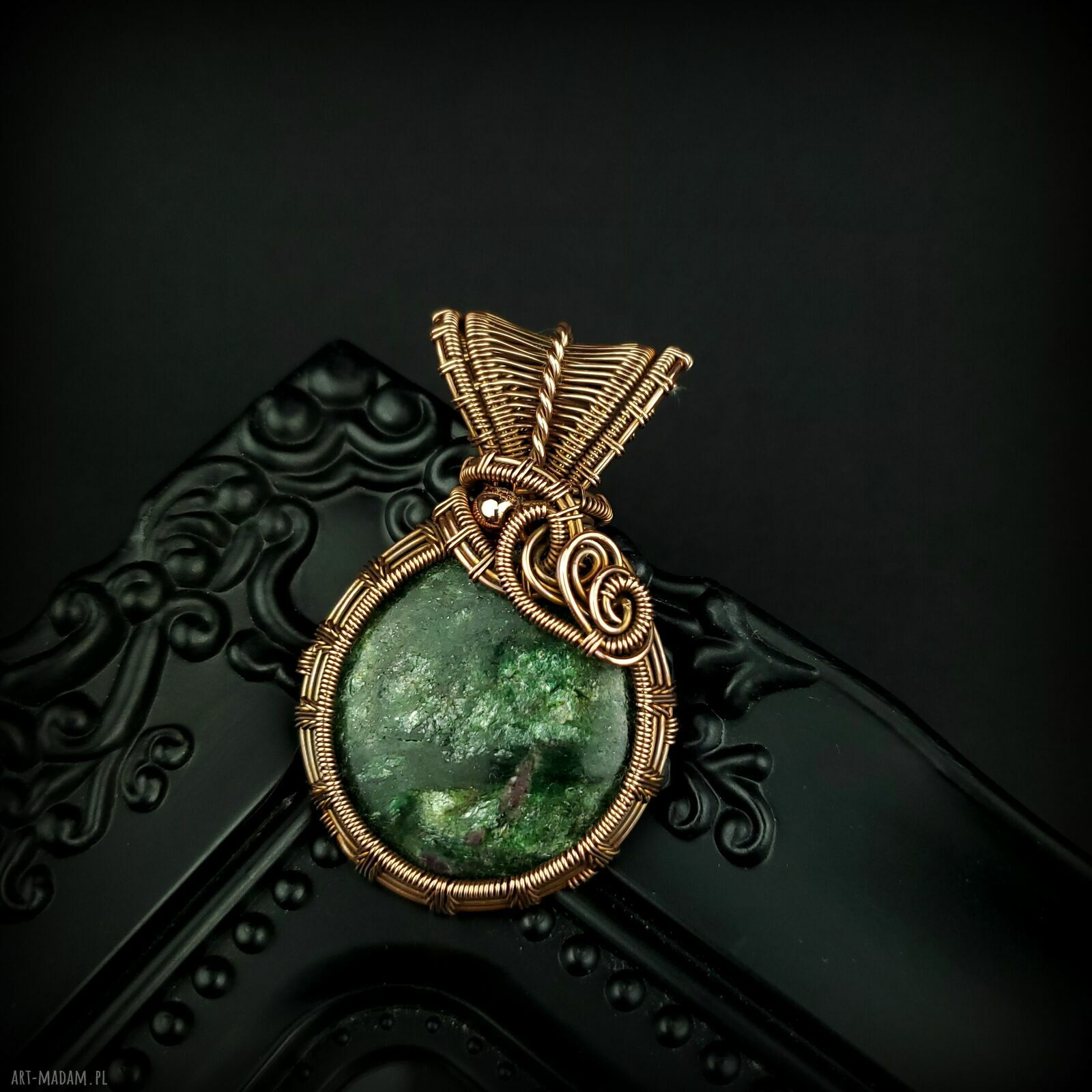Wisiorek ze szmaragdem - duży wisior wire wrapping z miedzi i hematytem