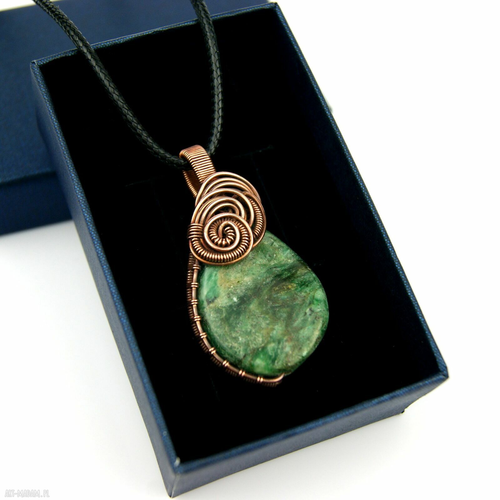 Wisiorek ze szmaragdem - ręcznie wykonany wire wrapping z miedzianego drutu