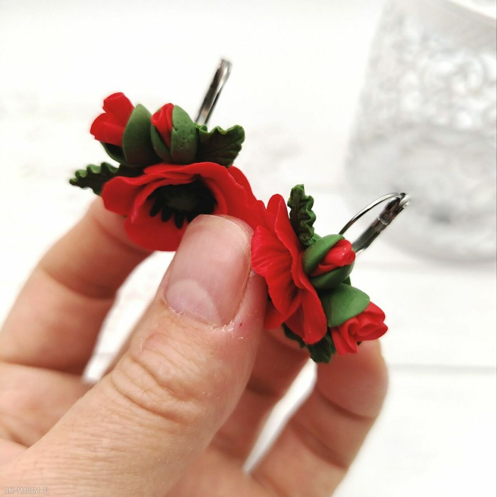 Czerwone maki, które pięknie poruszają się na uchu - kolczyki handmade