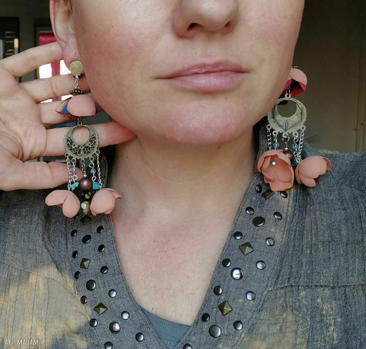 Klipsy wiszące etno boho folk - kolorowe kwiaty i pióra, Box x1