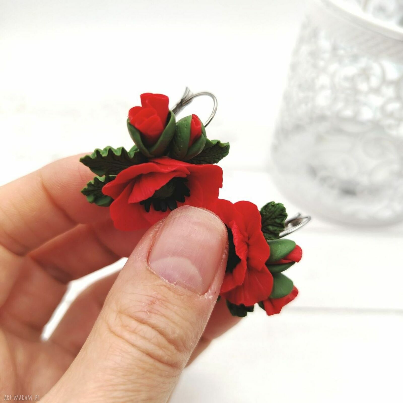 Czerwone maki, które pięknie poruszają się na uchu - kolczyki handmade