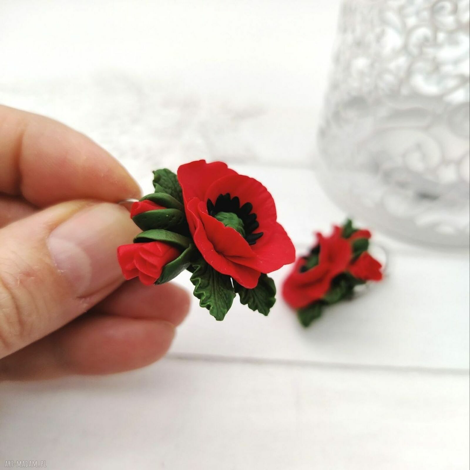 Czerwone maki, które pięknie poruszają się na uchu - kolczyki handmade
