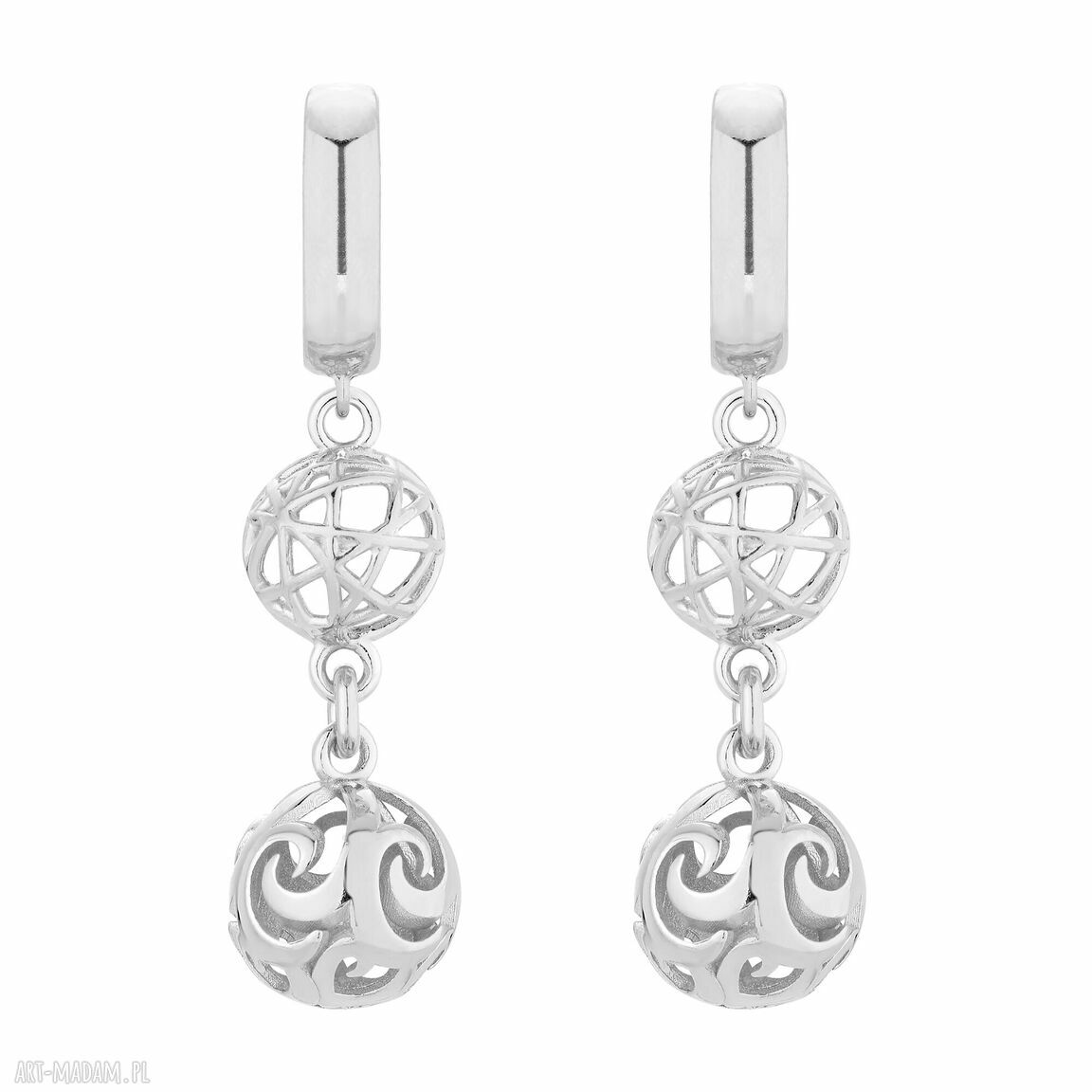 Srebrne długie kolczyki ozdobnymi zawieszkami wiszące kulki