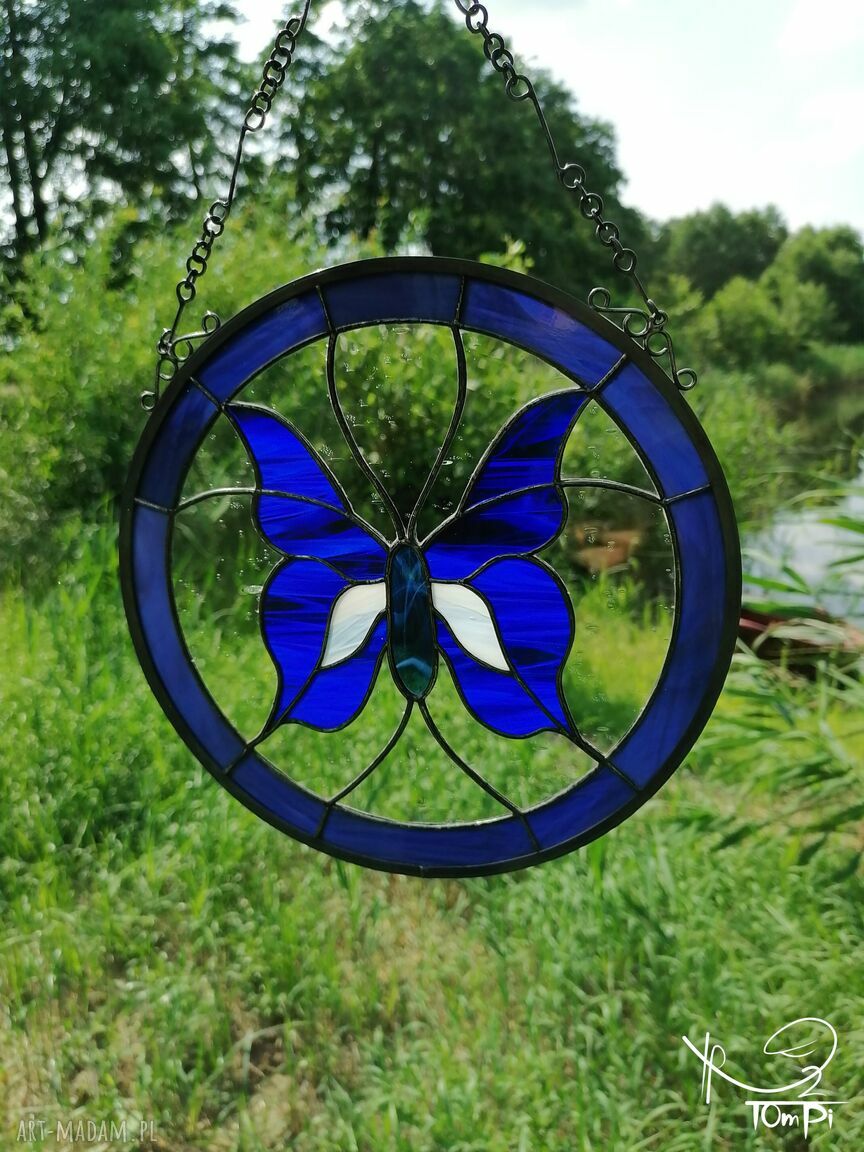 Wiosenny motyl w kole - ręcznie robiony witraż Tiffany do dekoracji okna