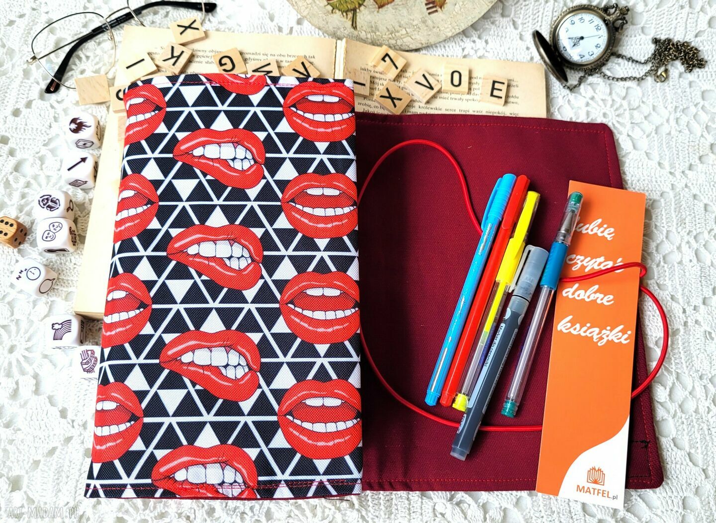 Wodoodporne etui na książkę i notes: czerwone usta
