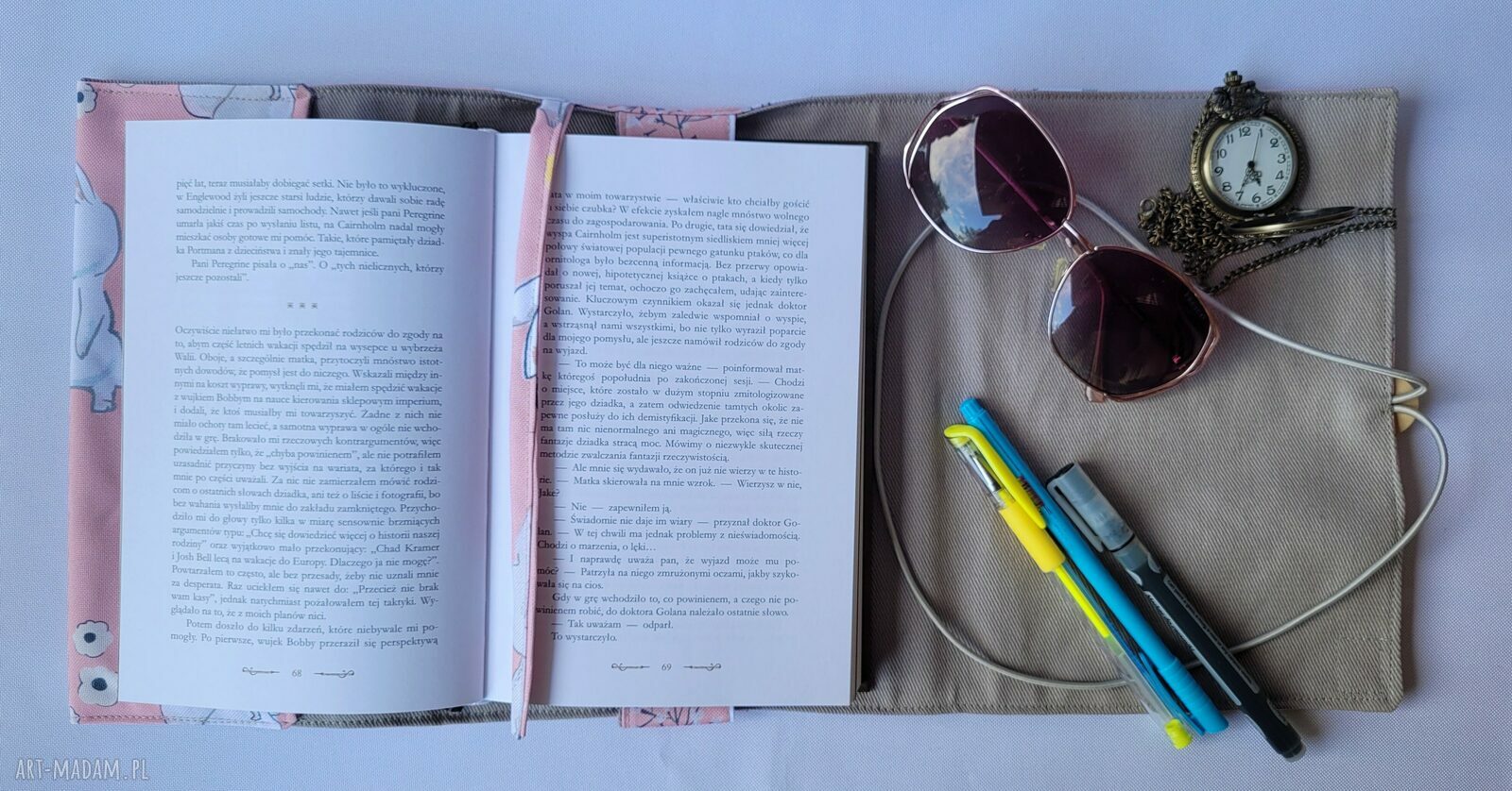 Wodoodporne etui na książkę/notes - króliki na różowym