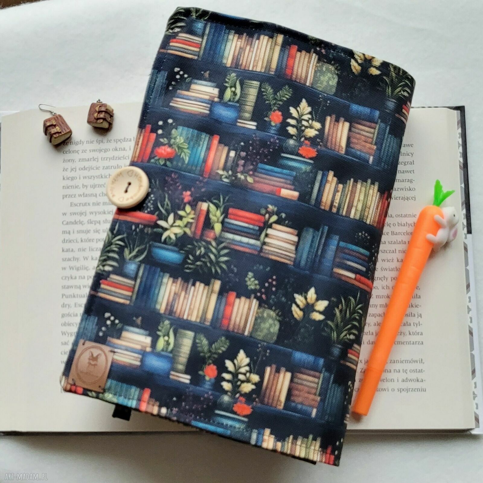 Wodoodporne etui na bookcover - otulacz i ochrona okładki