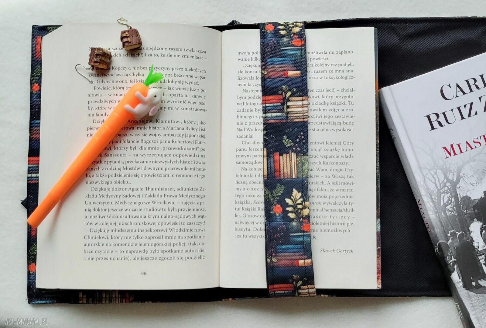 Wodoodporne etui na bookcover otulacz i ochrona okładki