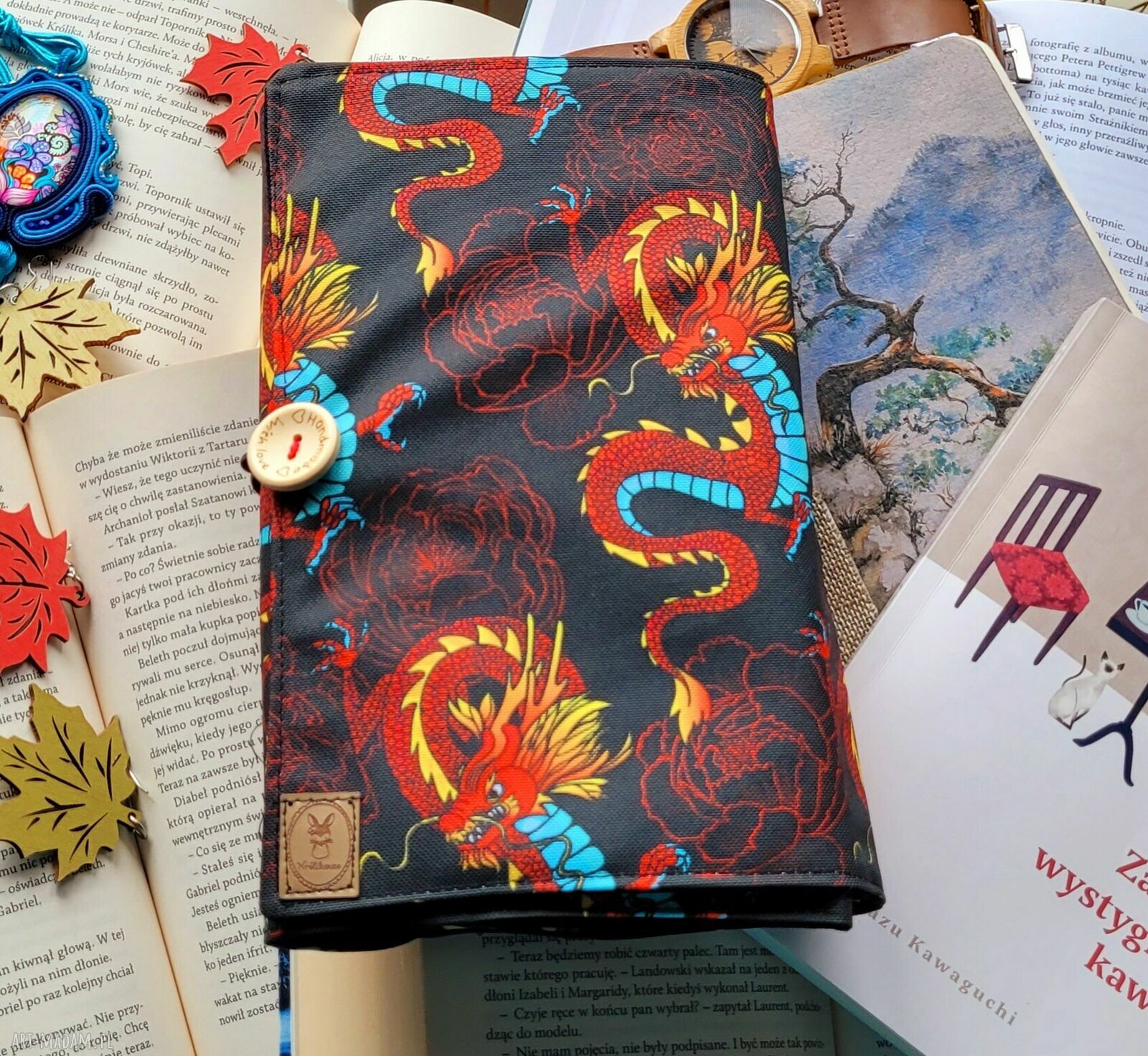 Wodoodporne etui na książkę i notes: ogniste smoki