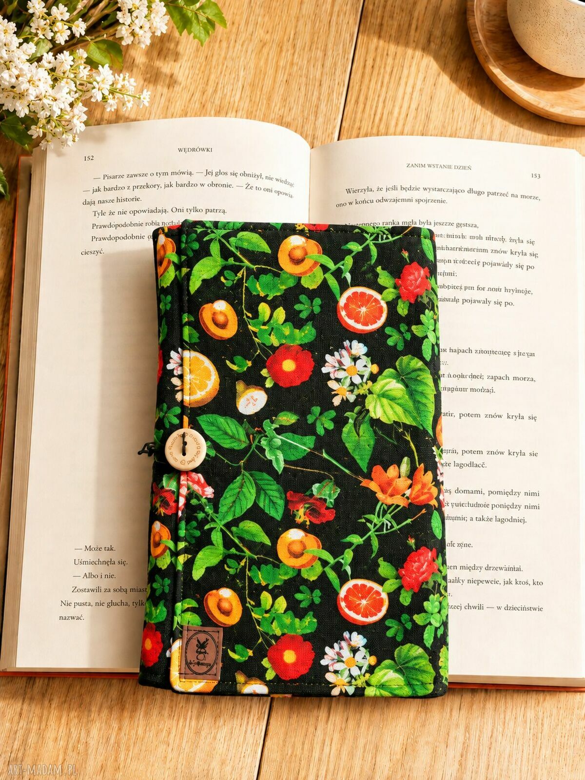 Wodoodporne etui na książkę i notes w motywie owoców