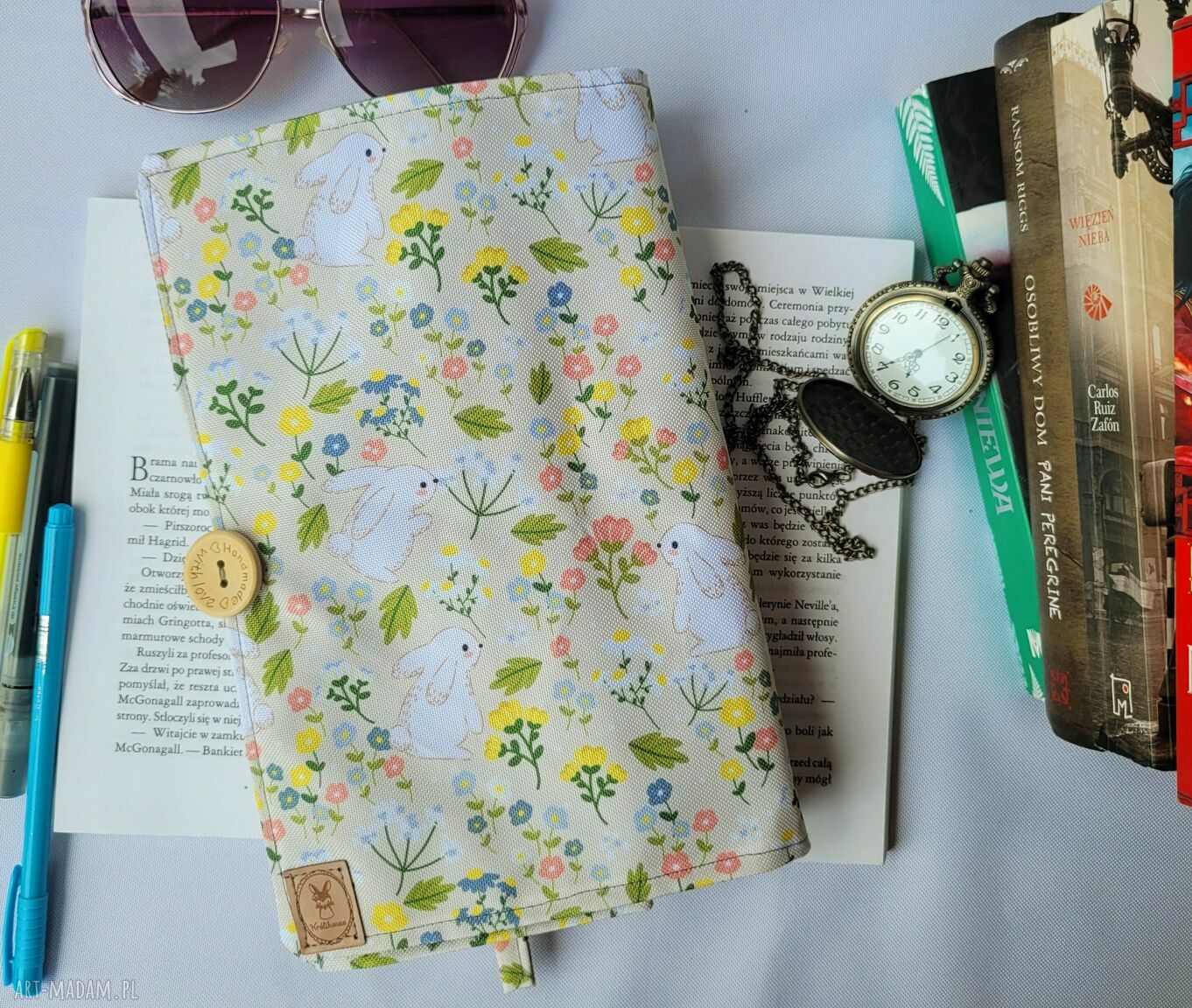 Wodoodporna okładka na bookcover Krolikowo - ręcznie robiona