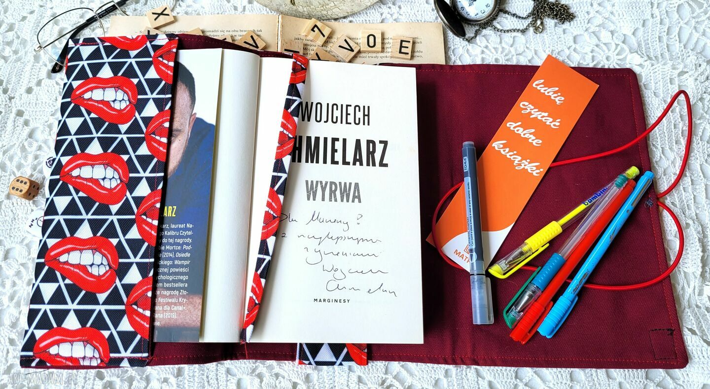 Wodoodporne etui na książkę i notes: czerwone usta