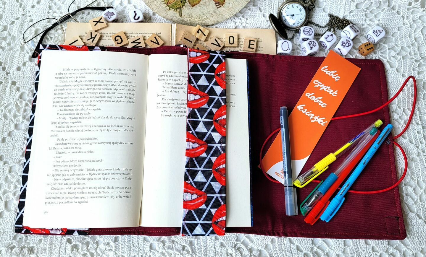 Wodoodporne etui na książkę i notes: czerwone usta