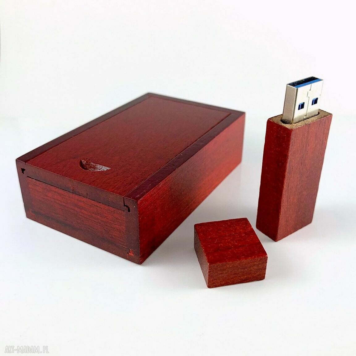 Drewniane pudełko z pamięcią USB 64 GB - ciemne, ręcznie wykonane, magnetyczne