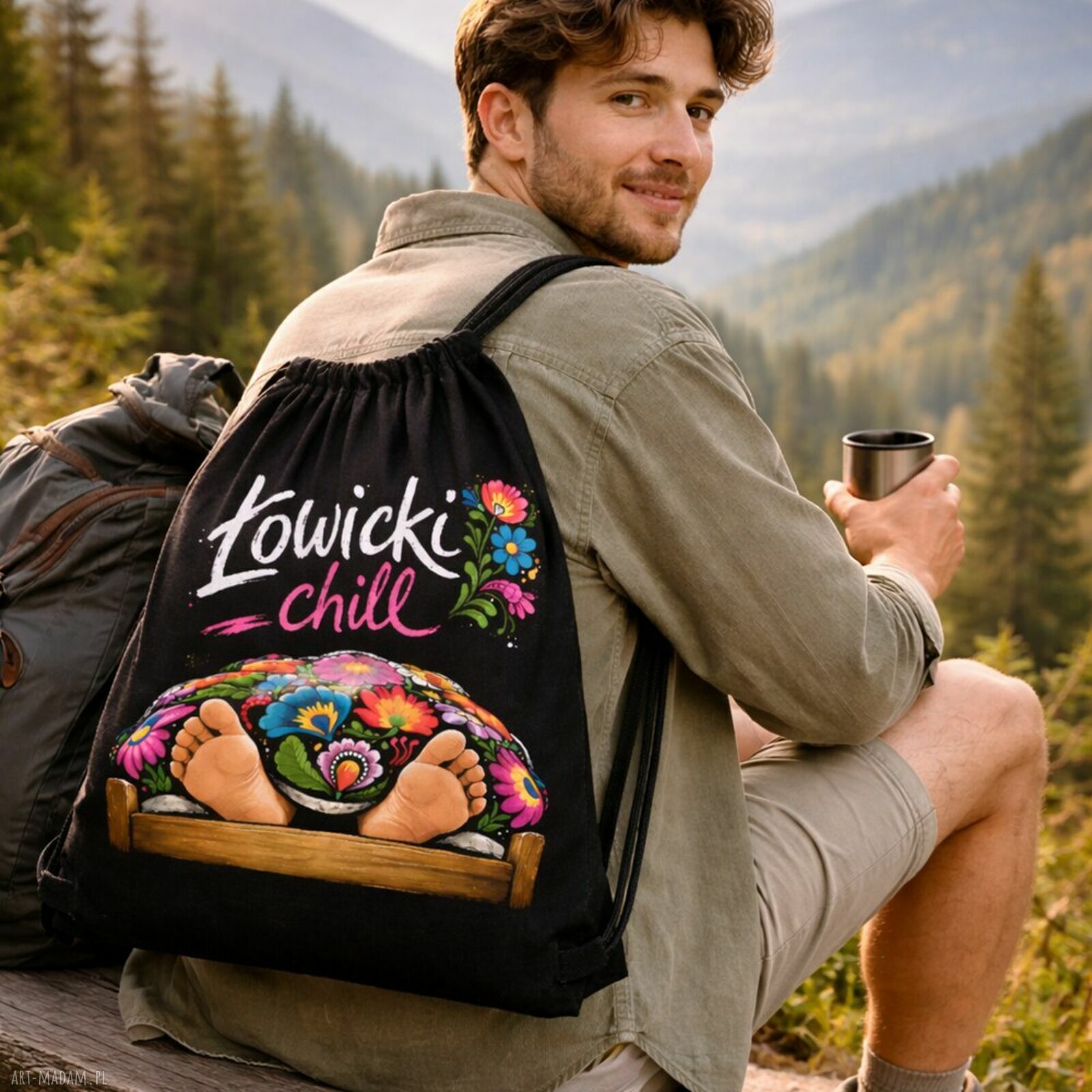 Workoplecak Łowicki Chill - czarny plecak z nadrukiem folk 38x48 cm