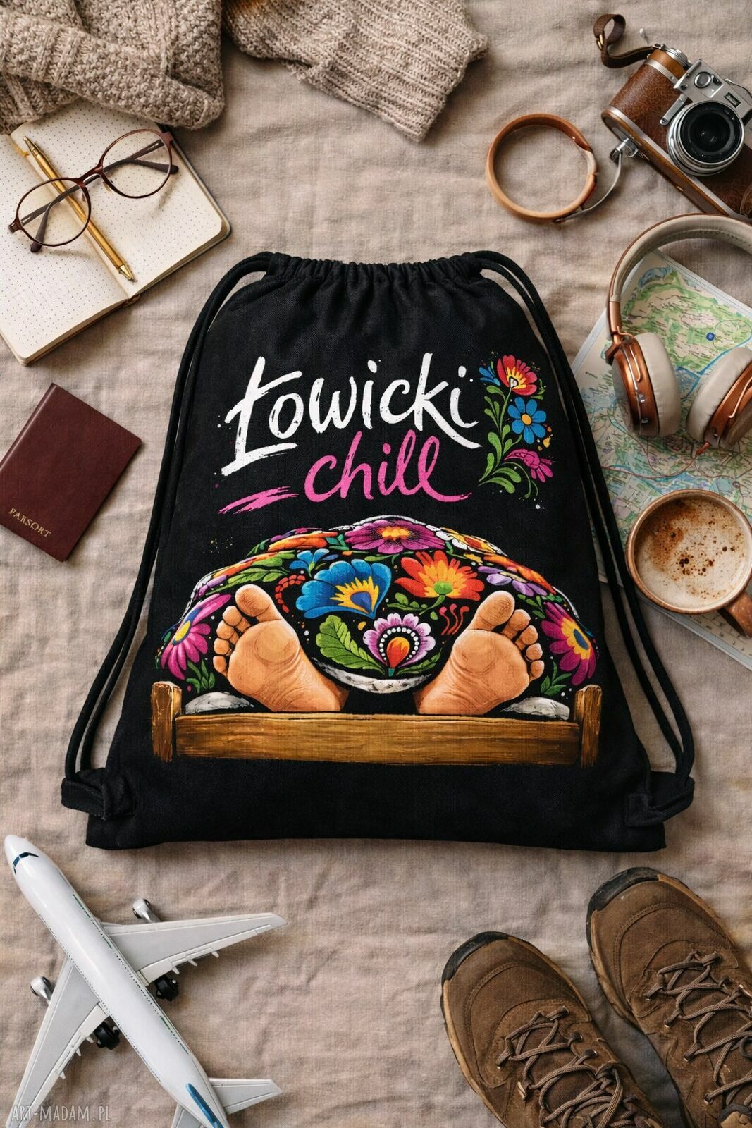 Workoplecak Łowicki Chill - czarny plecak z nadrukiem folk 38x48 cm