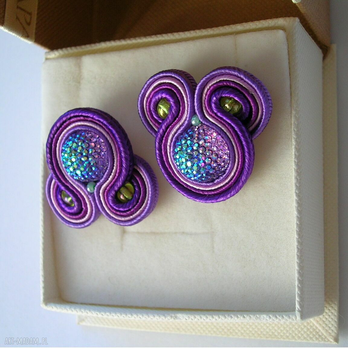 Wrzosowe mini kolczyki sutasz na sztyftach - rękodzieło handmade