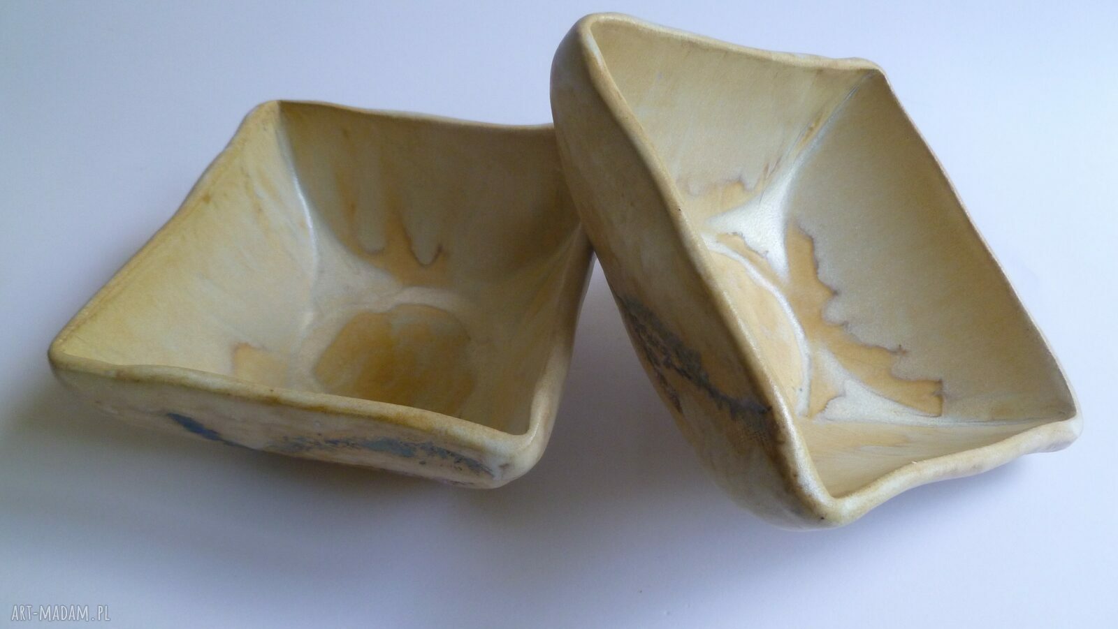 Wrzosowe miseczki i talerz - ceramiczny zestaw do codziennych posiłków i dekoracji