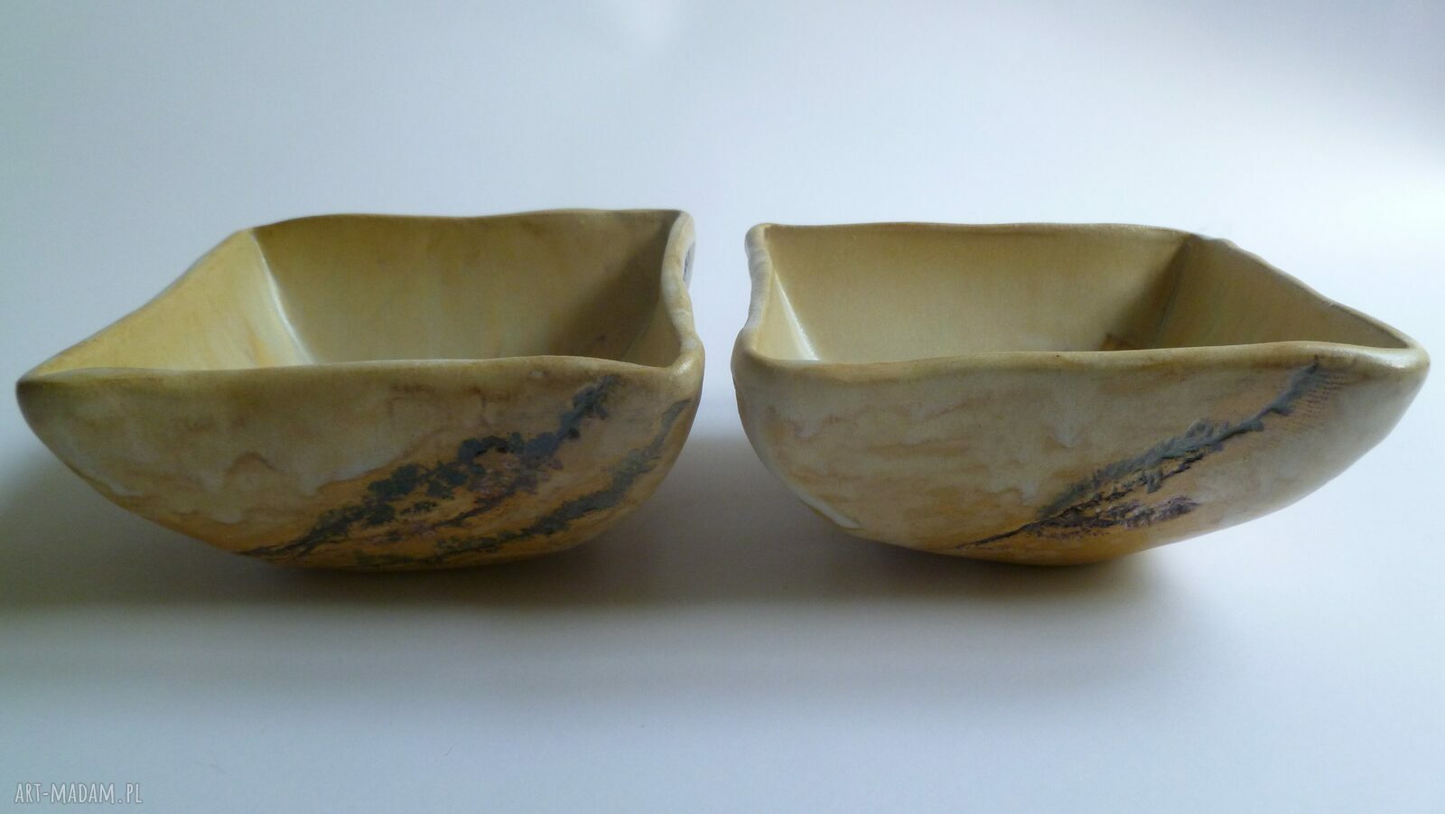 Wrzosowe miseczki i talerz - ceramiczny zestaw do codziennych posiłków i dekoracji