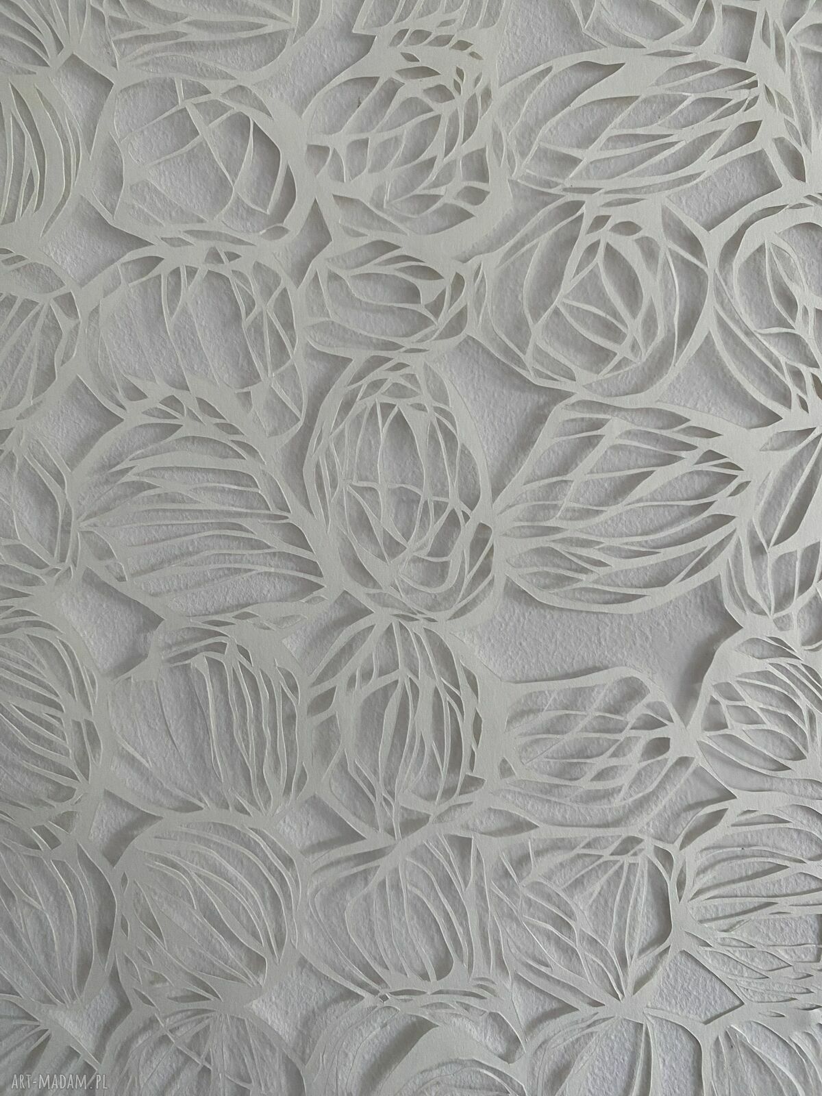 Biała wycinanka abstrakcja z różą - ręcznie wykonana dekoracja ścienna (20x28 cm)