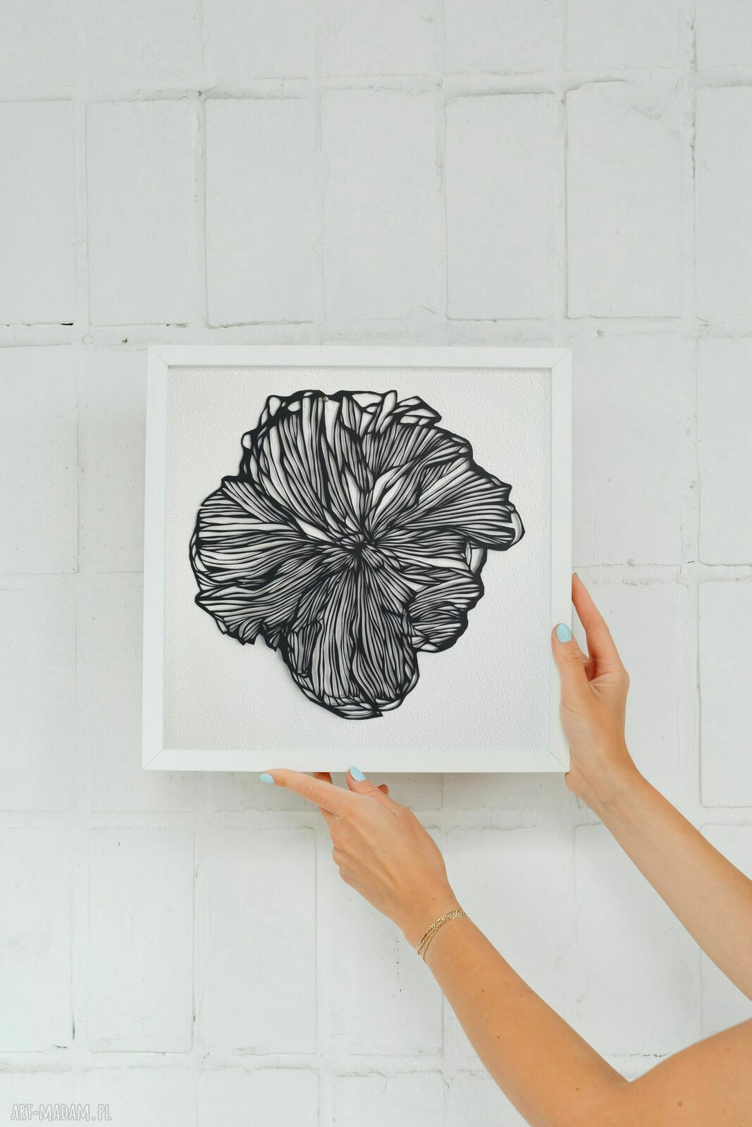 Wycinanka Black Flower II - ręcznie wykonany kwiat z czarnego papieru