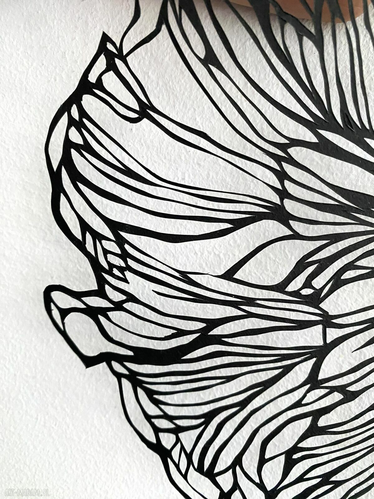 Wycinanka Black Flower - minimalistyczna dekoracja ścienna dla kobiet z klasą
