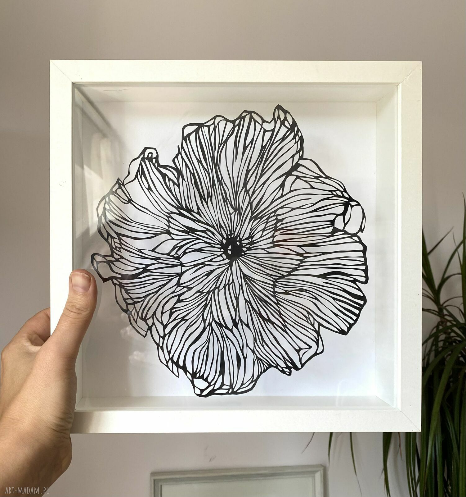 Wycinanka Black Flower - minimalistyczna dekoracja ścienna dla kobiet z klasą
