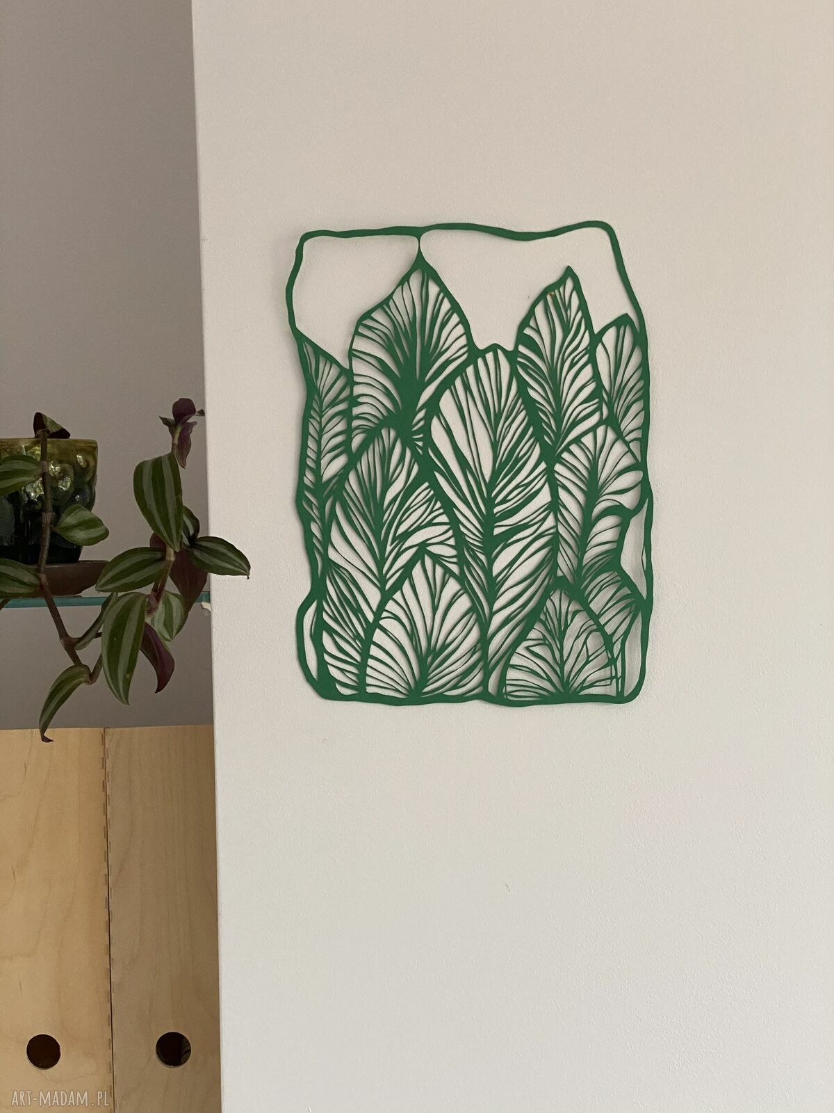 Ozdoba na ścianę - wycinanka boho z zielonymi liśćmi Zviewnie, 22x31 cm