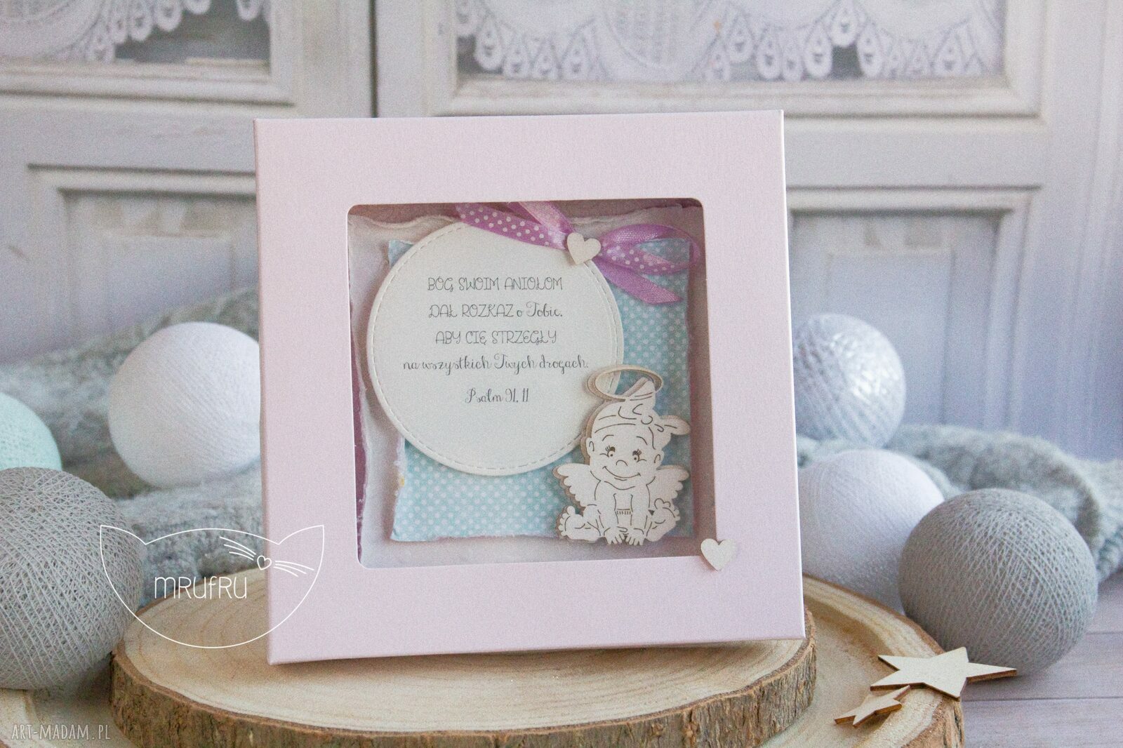 scrapbooking kartki: WYJĄTKOWA PAMIĄTKA CHRZTU ŚWIĘTEGO. WARSTWOWA KARTKA W OZDOBNYM PUDEŁECZKU